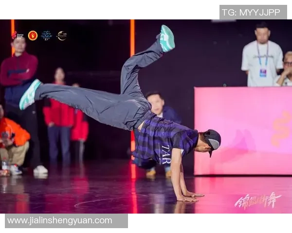 重庆街舞队在世界攀岩锦标赛中的默契配合与精彩表现分析